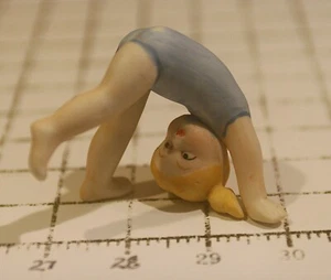 Estatuilla de gimnasia vintage de cerámica para niña vaso retro tumble gimnasta - Imagen 1 de 4