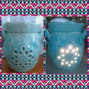Scentsy Wax Candle Warmer & Bulb Flurry Winter Snowflake Full Size Free Bar
