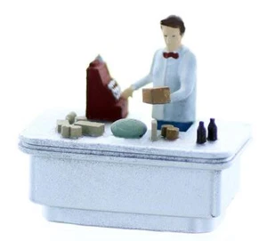 HO Grocery Store Checkout Counter and Checkout Boy Figure Super Detailed Painted - Picture 1 of 1