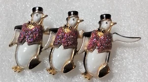 Robyn Rush Emaille und Glitzer tanzende Pinguine Brosche - Bild 1 von 16