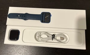 Apple Watch (GPS) Series 6 40MM Blue Aluminum Case Deep Navy Sport Band - Photo 1 sur 6