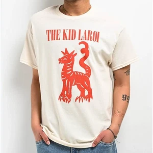 Camiseta The Kid Laroi Talla Pequeña NUEVA Manga Corta Rojo Crema Boceto - Imagen 1 de 3