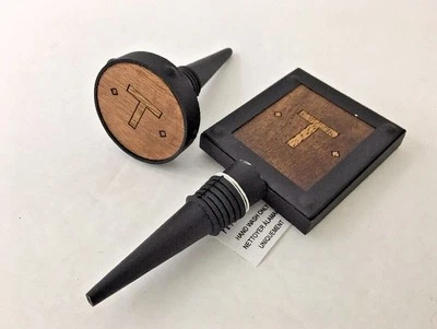 Juego de tapones de botella Pottery Barn Blacksmith/2 monograma T Foto 1 de 4