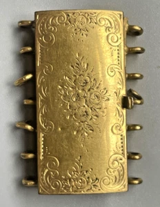 Ancienne Attache vêtement Métal Doré Gravé Fleurs & Entrelacs Antique buckle - Picture 1 of 6