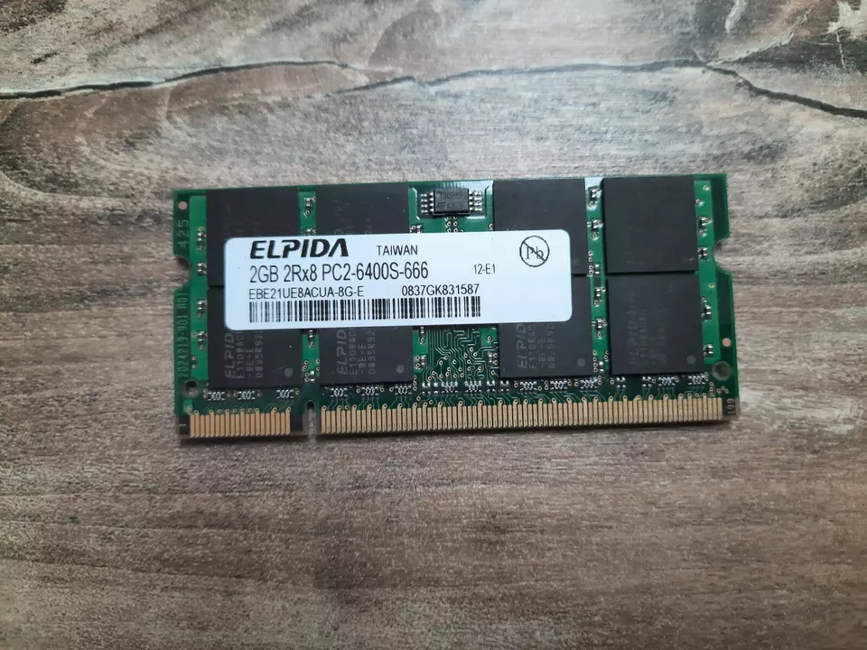Barette Mémoire Ddr2 Sodimm 2GB PC2-6400S ELPIDA 2Go SO DIMM - Photo 1/2