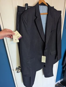 New MAGEE Ireland Nice Pinstripe Men's Wool Suit 48/44 Short Dark Blue - Picture 1 of 18