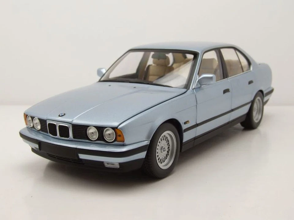 Bmw 5 Série 535I E34 1988 Bleu Clair Métallique Modèle Auto 1:18 Minichamps - Photo 1/4