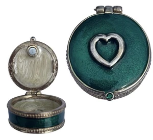 Vintage Green Enamel Trinket Jewery Small Pill Box Heart Magnetic Lid - Picture 1 of 10