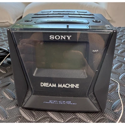Vintage 1980s Sony Dream Machine Cube Alarm Clock AM/FM Radio ICF-C143 Working - Image 1 of 4