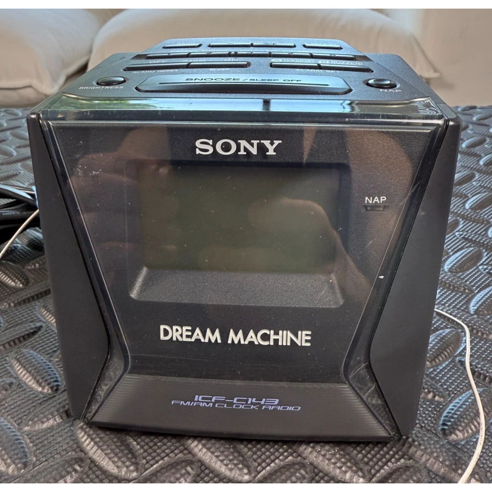 Vintage 1980s Sony Dream Machine Cube Alarm Clock AM/FM Radio ICF-C143 Working - Image 1 of 4