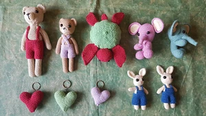 Häkelpuppen/ Stoffpuppen/ Stofftiere + Schlüsselanhänger Konvolt 10 Stück - Bild 1 von 24