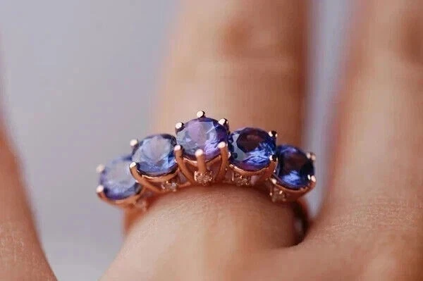 Anel de noivado de cinco pedras corte redondo criado em laboratório Tanzanita folheado a ouro rosa 14K - Imagem 1 de 1