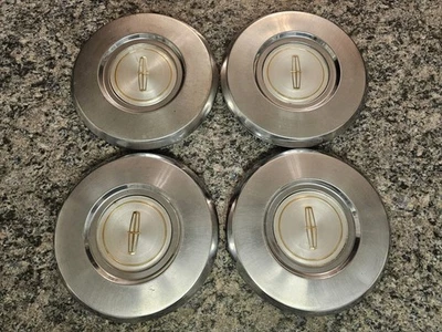 1982 - 1987 年林肯大陆马克 VII 车轮中心盖 4 件套原始设备制造商二手 — 第 1/4 张图片