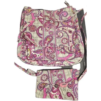 BOLSO DE CORREO VERA BRADLEY PAISLEY SE ENCUENTRA A CUADROS ROSA USADO EN EXCELENTE ESTADO V9 Foto 1 de 4