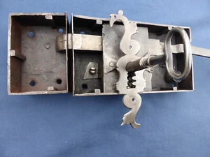 Grosse serrure à tirage ancien gâche entrée clef poignée rosace fer forgé P D - Imagen 1 de 15