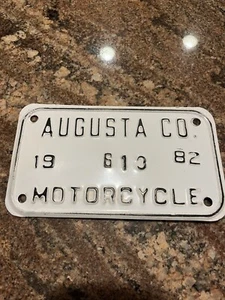 1982 Augusta CO VA #613 Motorrad Kennzeichen Etikett, Top Zustand - Bild 1 von 4
