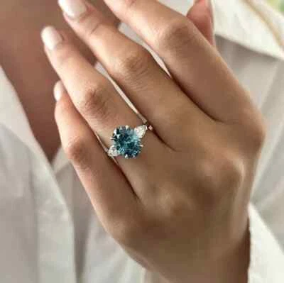 Anillo de diamantes cultivados en laboratorio vivos corte ovalado de 2,40 quilates certificado IGI platino sólido 950 Foto 1 de 4