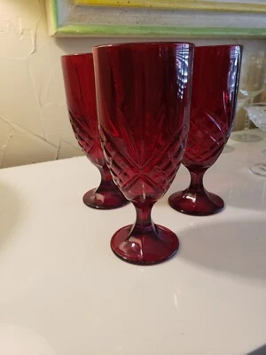 Godinger Red Dublin Water Goblet made in Ireland Excellent condition.   - Image 1 of 4