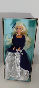 Barbie de terciopelo de invierno - Exclusiva de Avon - Modelo 15571 - 1995 - Imagen 1 de 3