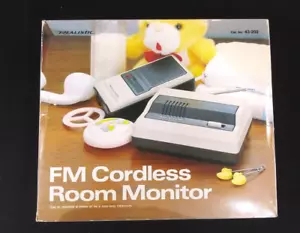 NUOVO Baby Monitor Vintage Realistico FM Cordless Camera Monitor 43-202 Radio Baracca - Foto 1 di 8