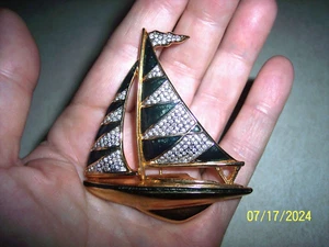 GROSSE SIGNIERTE SWAROVSKI SEGELBOOT ANSTECKNADEL / BROSCHE NICHT MEHR PRODUZIERT SELTEN NEU - Bild 1 von 4