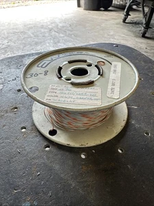 Bobina filo vintage Mil Spec AWG 24 19/36 circa 500 piedi bianco/arancione/verde - Foto 1 di 4