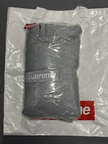 Supreme Box Felpa con Cappuccio Logo Grigio (FW24) Grande In Mano