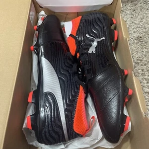 Tacchetti da calcio PUMA One da uomo 18,3 FG 104538-01 neri argento rossi taglia 11,5 - Foto 1 di 5