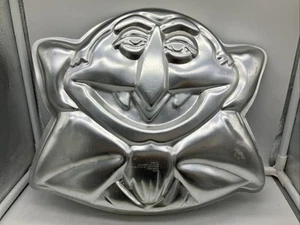 Sesame Street Count Von Count Large Metal Cake Tin Muppets - FREE SHIPPING - Picture 1 of 3