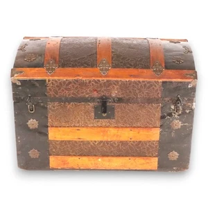 Steamer Trunk 28x16x20 Done Top Flower Embossed Pirate Chest Antique 1880's - Picture 1 of 6