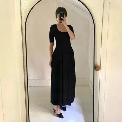 Vestido midi Blossom plisado tejido cuello redondo cintura caída negro talla M venta al por menor $240 Foto 1 de 4