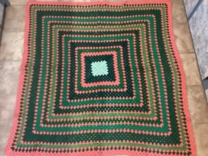 Handgefertigte gehäkelte afghanische 56" x 56". Grün & Orange. - Bild 1 von 5