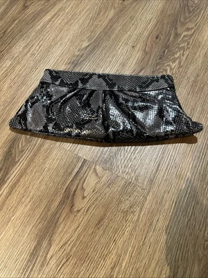 Bolsa de mão Lauren Merkin pele de cobra estampada couro bege oliva 11" - Imagem 1 de 4