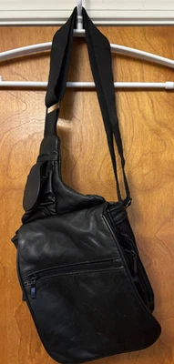 Vtg~90s~BUXTON~Soft LEATHER~Sling Bag~CROSSBODY~Purse~BLACK~Lots of Zips+Pockets - Image 1 of 4