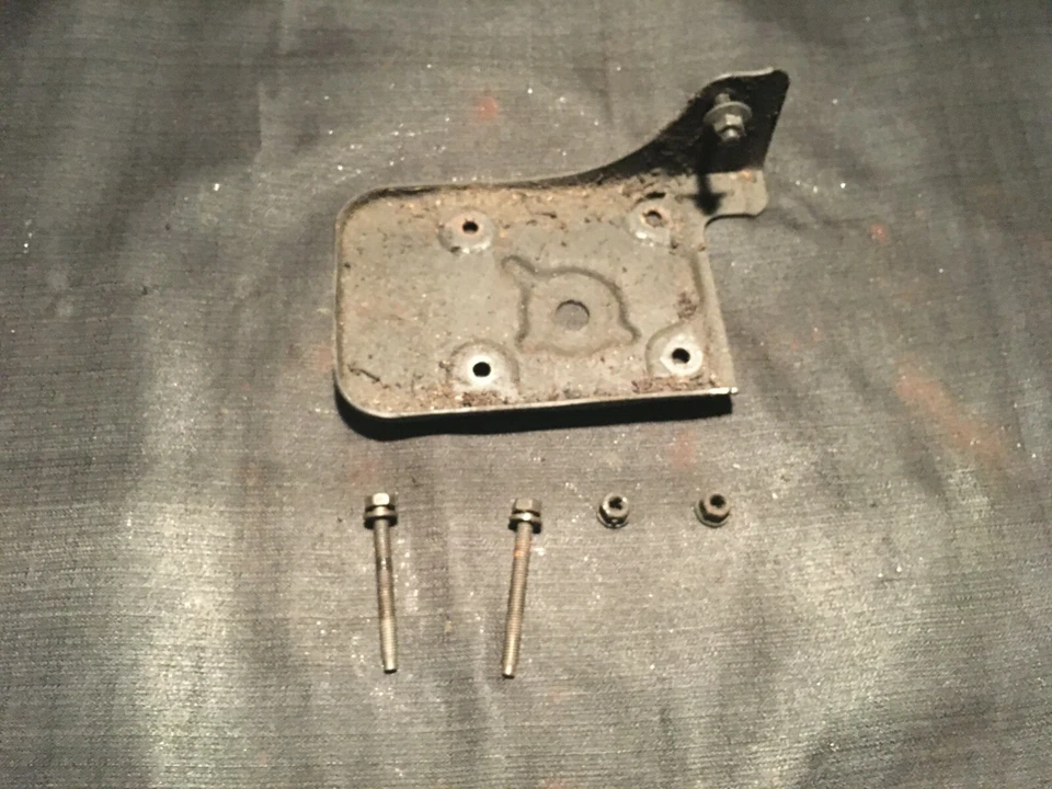 01-03 Dodge Caravan Chrysler Voyager 3.3L pacote de bobina EGA placa de carcaça e fixador - Imagem 1 de 1