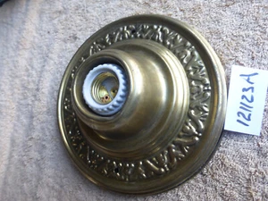 Antiguo accesorio de montaje de luz empotrada de latón de colección 121123 A - Imagen 1 de 8