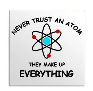 Never Trust An Atom Thay Make Up Everything mesa periódica imán de broma - Imagen 1 de 2