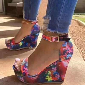 Nuevas sandalias de cuña con patrón floral punta abierta con correa para el tobillo talla 40 Can / 7 1/2 EE. UU. - Imagen 1 de 6
