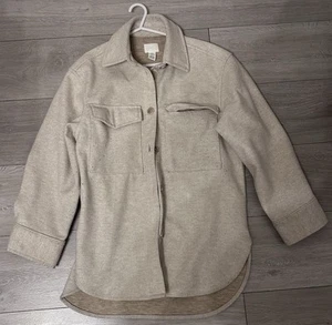 H&M Beige Overshirt with Buttons. Size Extra Small - Picture 1 of 9