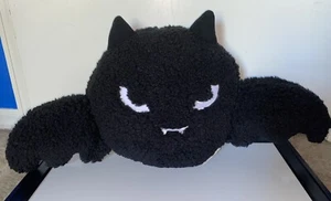Almohada de murciélago de Halloween Sherpa negra de felpa de POTTERY BARN TEEN - Imagen 1 de 4