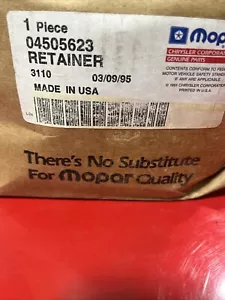4505623 Mopar NOS Retainer - Picture 1 of 4