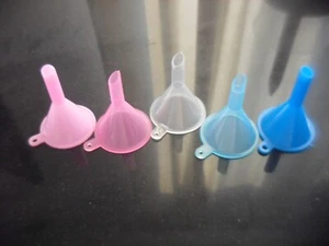 5 x Mini Trichter Liquid Nachfülltrichter  verschiedene Farben  Parfümtrichter - Bild 1 von 1
