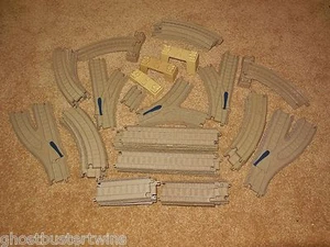 TOMY TRACKMASTER MOTORIZED THOMAS ENGINE 45 EXPANSION TRACK EISENBAHN ZUG KONVOLUT - Bild 1 von 4