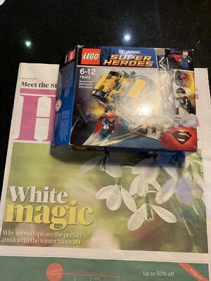 LEGO DC Comics Super Heroes Superman Metropolis Showdown (76002) Foto 1 de 3