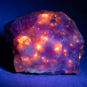 Ussingita con sodalita 53g UVLW mineral UV fluorescente. TIPO LOCALIDAD, Rusia - Imagen 1 de 8