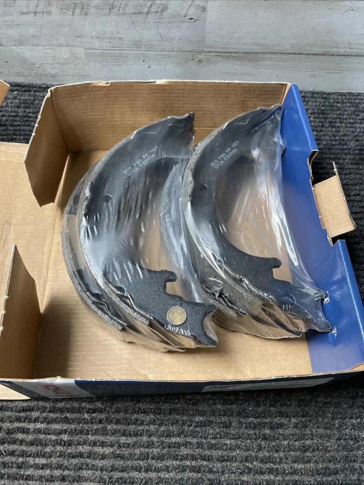 Zapata freno aparcamiento Bosch BS906 Foto 1 de 4