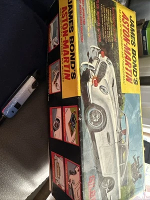 James Bond 007 Gilbert Toys Aston Martin DB5 completo con caja original 1965 Foto 1 de 3