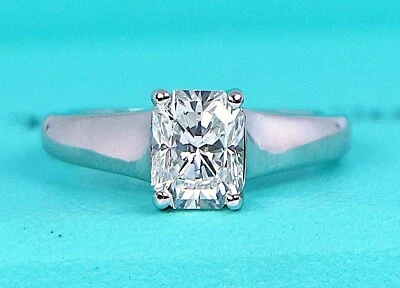 Anillo de compromiso de diamantes radiantes de 1,36 quilates Tiffany & Co Lucida platino G VS2 $24000 Foto 1 de 4