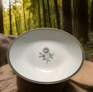 Royal Song Moonlight Rose Feinporzellan ovale Gemüseschüssel 10" L x 7,75" B x 2,5" H - Bild 1 von 5