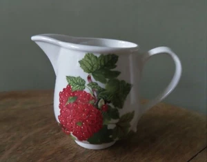 Portmeirion Pomona The Red Currant Footed Cream Pitcher - Mint - Picture 1 of 6
